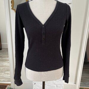 Aritzia TNA Women's V-Neck (S)